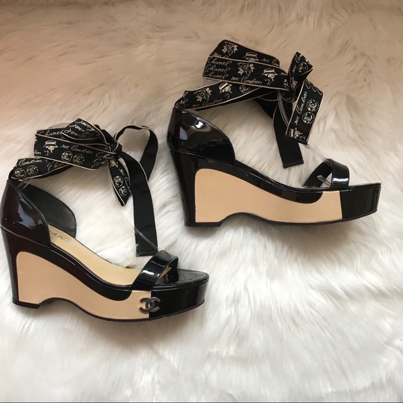 ⭕️SOLD⭕️ CHANEL Cannon CC Logo Lace-Up Sandals - Picture 6 of 8